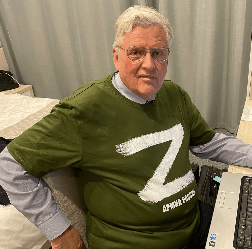 Povl H. Riis-Knudsen with a green t-shirt showing his support for the Russian Armed Forces.